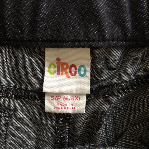 Girls shorts. Size SMALL - Picture 6 of 7